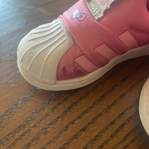 Used condition - our love and adored hello kitty pink adidas 360 size 7 - Picture 3 of 8